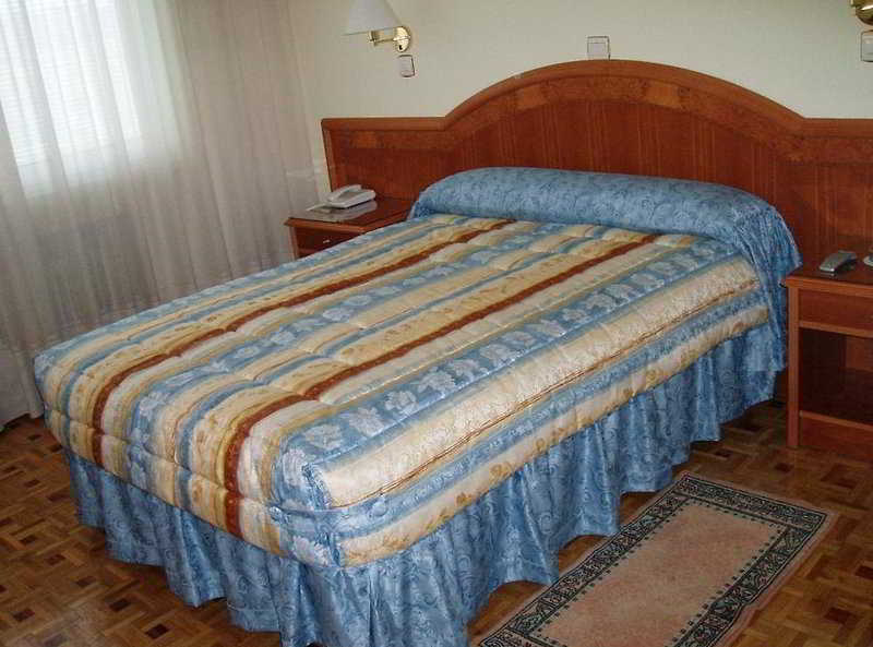 Hotel Buenos Aires Villafria Екстер'єр фото