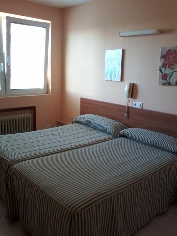 Hotel Buenos Aires Villafria Екстер'єр фото